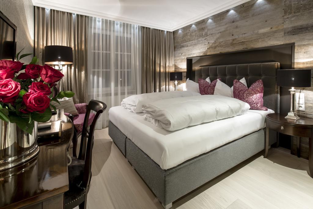 Gutwinski Hotel เฟลด์เคียร์ช ภายนอก รูปภาพ
